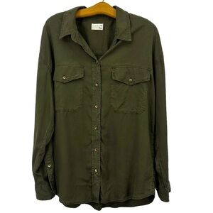Wilfred Free Aritzia Long Sleeve Army Green Shirt with Flap Pockets Size 2